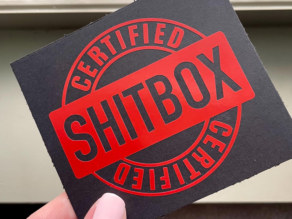 Autocollant en vinyle Certified Sh*t Box : Autocollant humoristique de mécanicien, Sauvez les manuels BMW VW Subaru Audi Ford Honda Mercedes Nissan Nismo